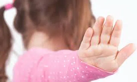 Dạy con nói không với cám dỗ từ khi còn nhỏ